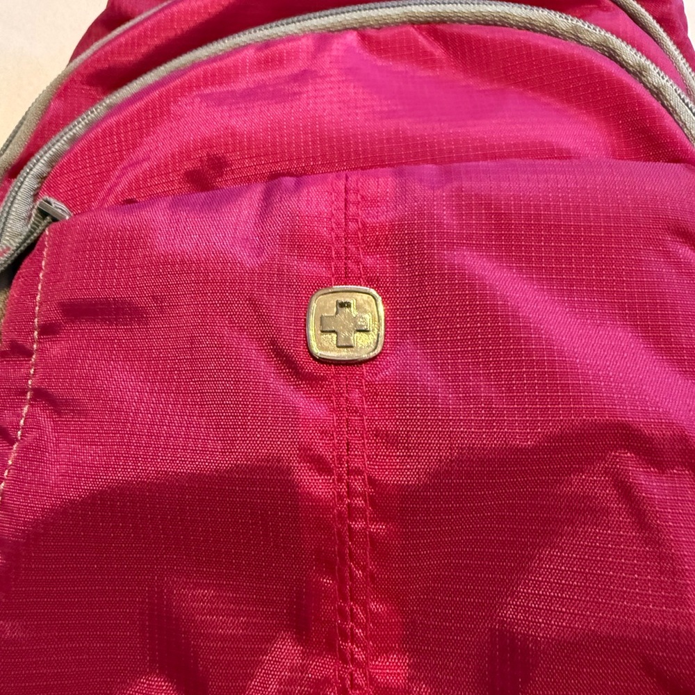 SwissGear Hot Pink Sling Backpack Crossbody Daypack - Picture 6 of 9